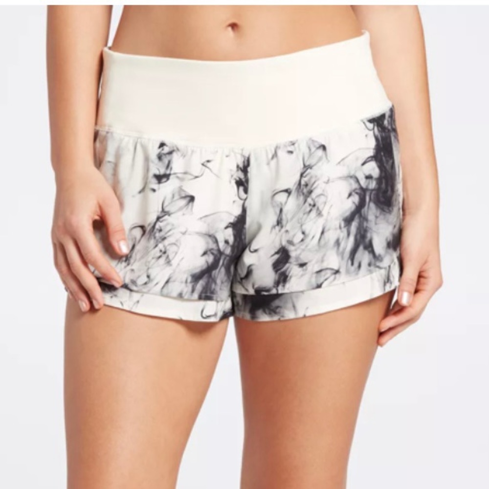 Calia by Carrie Underwood Kick it up performance short beige NWT XL